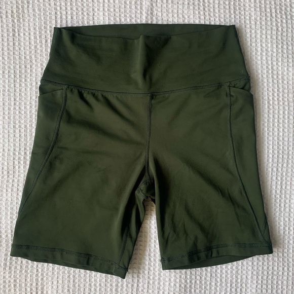🌳Senita Athletics Lux High Waisted Rio Shorts 7 inch Inseam In Evergreen Medium - Picture 2 of 9
